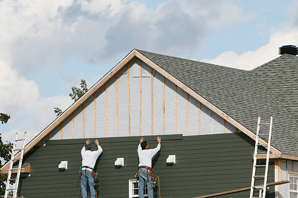 Professional Vinyl Siding technician working in Castle Rock, CO